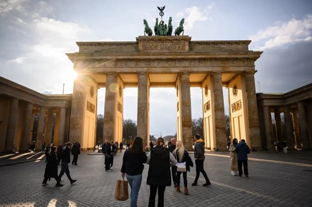 Откуда поступают товары в Испанию? Топ-10 стран-поставщиков