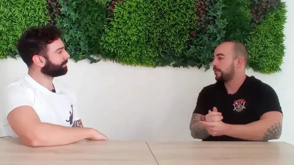 Эмоциональное видео двух погибших в Алькорконе пожарных