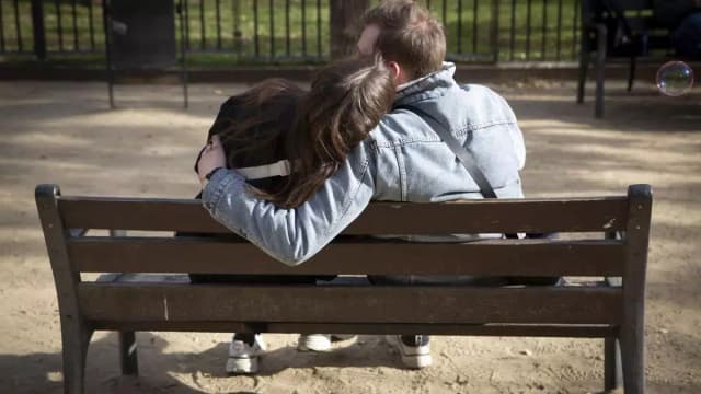 Первое «поколение без детей» сталкивается с «призраком старости»: 20% взрослых 55–64 лет не стали родителями