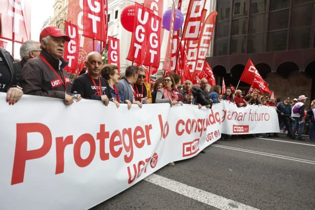 Профсоюзы на Первомай потребовали сокращения рабочего времени