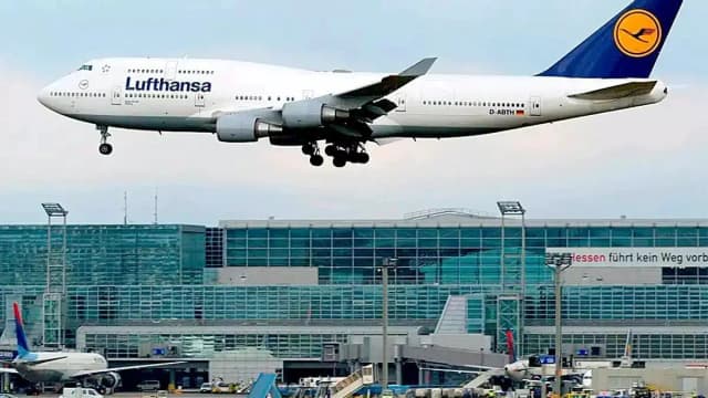 Самолет, следовавший в Севилью, оставался без пилотов в течение 10 минут