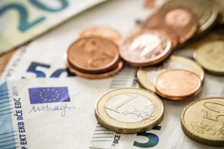 Какие суммы можно оплатить наличными в Mercadona и максимальное количество принимаемых монет