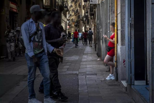 Клиентов — под удар: как теперь будут наказывать за платный секс?