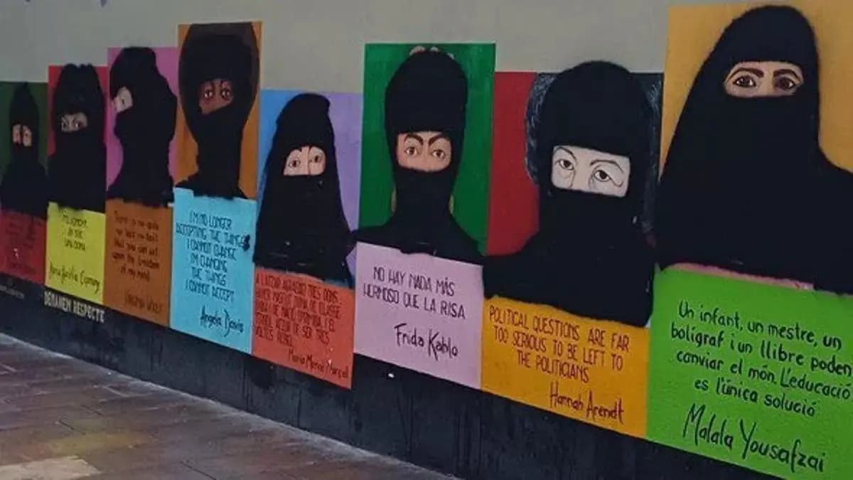 От праздника к провокации: мурал к 8 Марта стал полем битвы идеологий