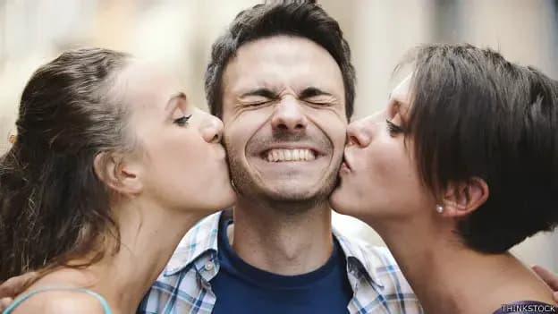 Один поцелуй, два поцелуя или никаких поцелуев: как приветствуют друг друга люди в разных странах мира?