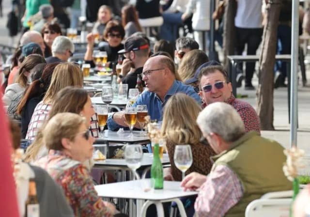 Кофе только до 12:00 — как туристы лишили мадридцев их традиций