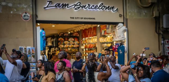 SOS Саграда Фамилия: один рыбный магазин и 41 сувенирная лавка