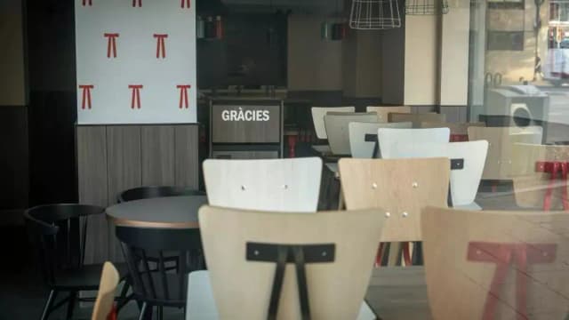 Владелец ресторана в Тордеро критикует клиентов, желающих обслуживания на каталонском