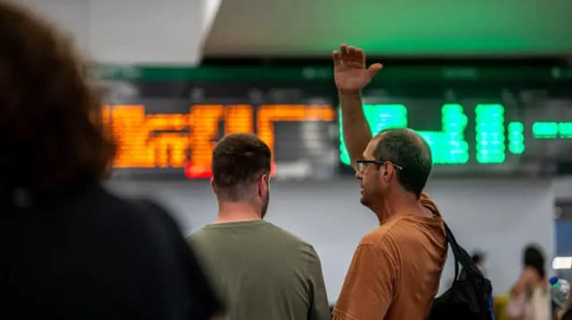 Какие варианты есть у пассажиров скоростных поездов AVE в Галисию после отмены рейсов из-за пожаров