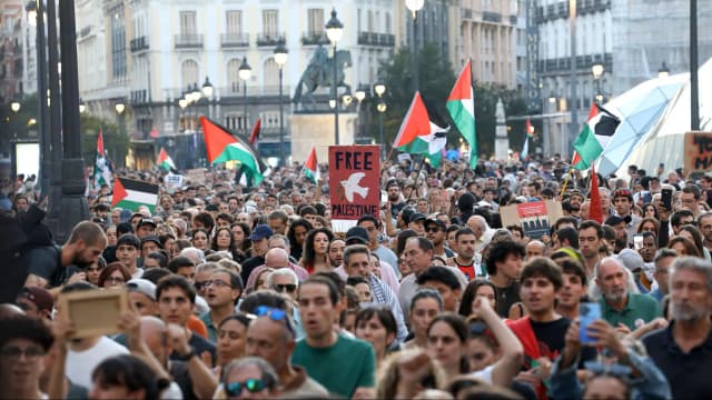 Шествие праведного гнева: как испанский перформанс снова заменил собой политику