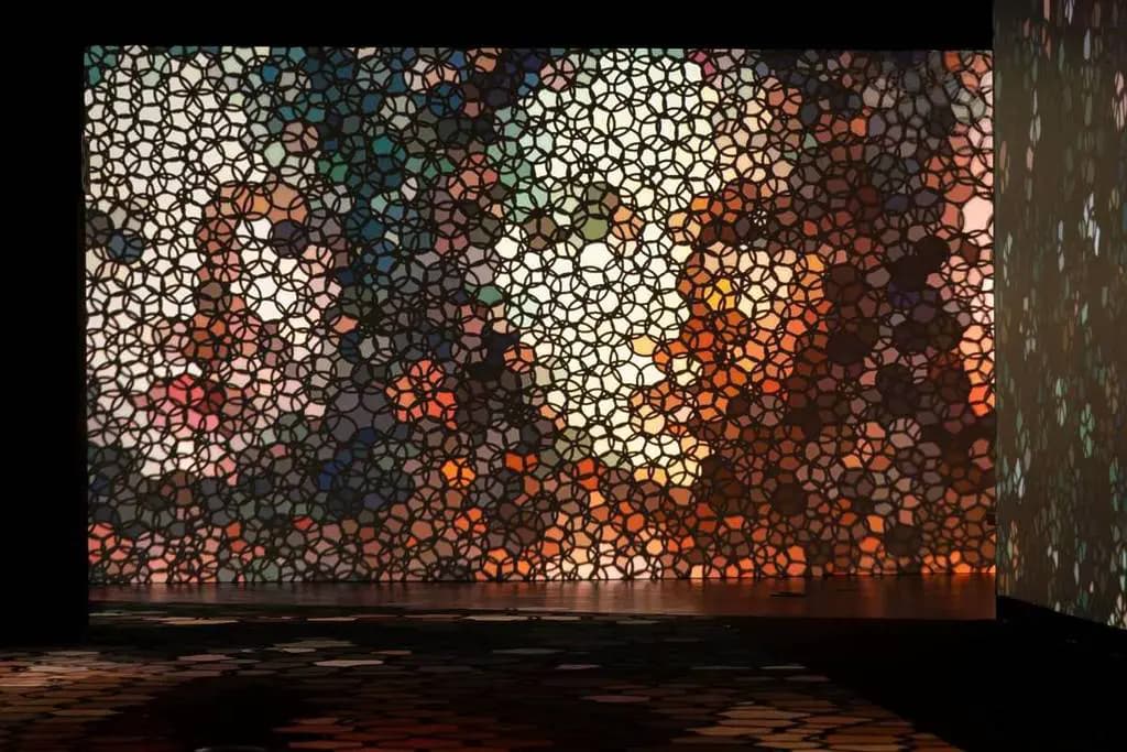 Искусственный интеллект как соавтор: в Бильбао открывается выставка-диалог