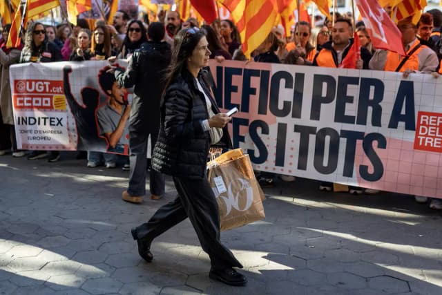 Роскошные прибыли и скромные бонусы: работники Inditex вышли на протест в 13 городах Европы