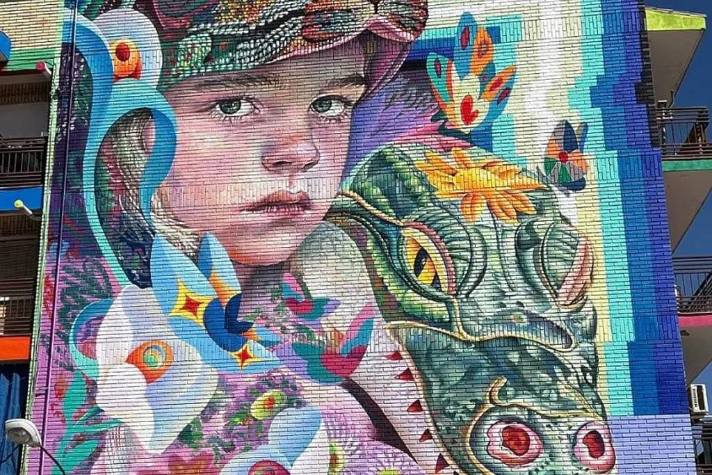 Испанский мурал с оживающим крокодилом претендует на мировую премию