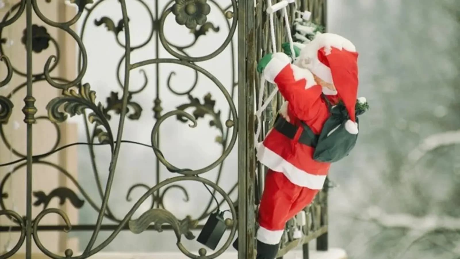 Разрешено ли устанавливать рождественские украшения на балконе? Что гласит Закон о горизонтальной собственности