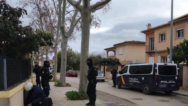 Богатый сквоттер на премиум-автомобиле захватил квартиру пенсионера