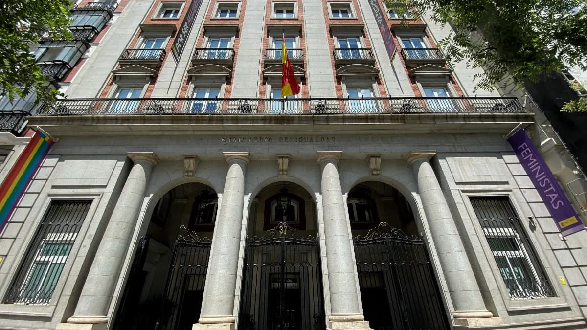 Бюджетные 67 000 евро и 72 читателя: итоги проекта Минравенства