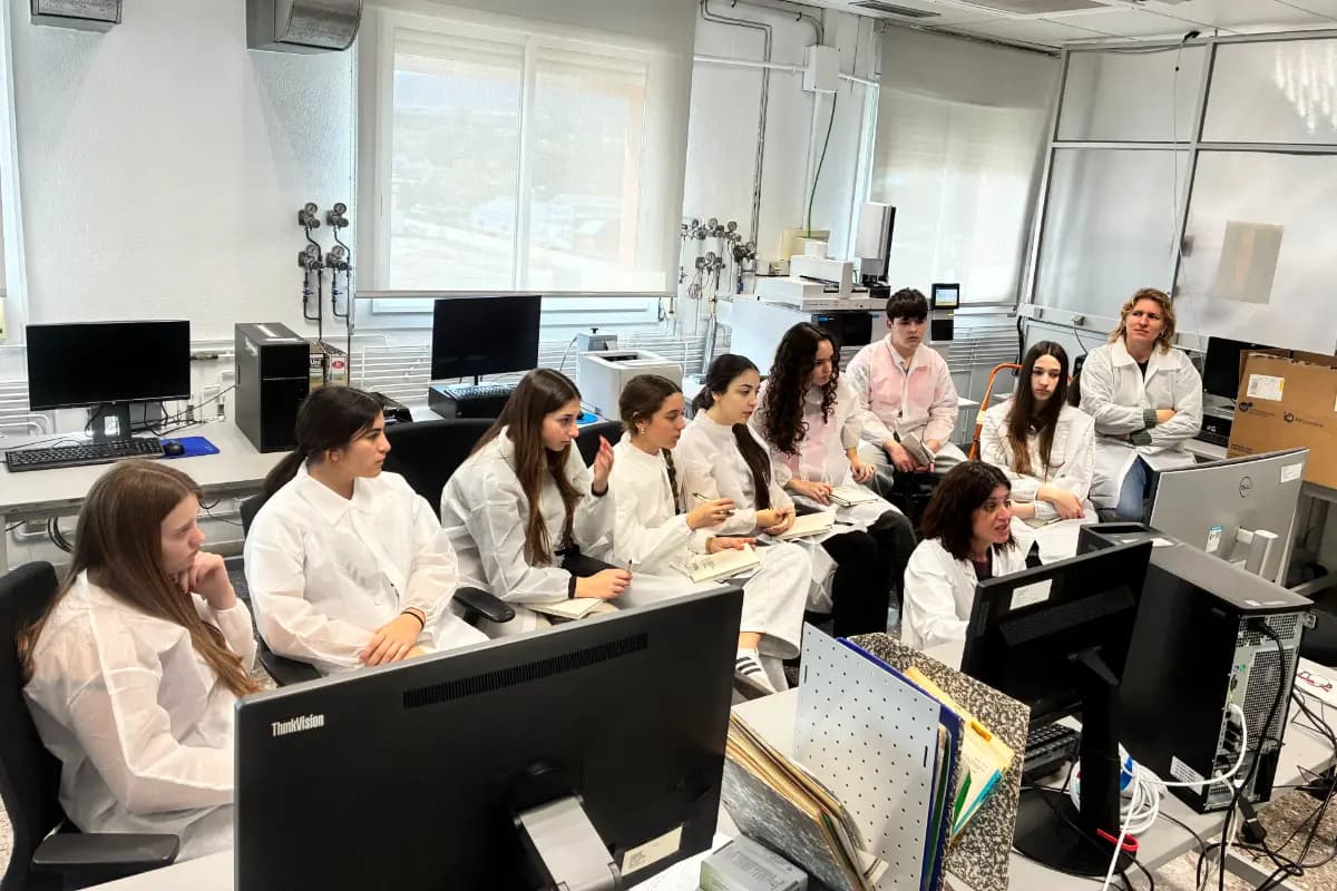 Почти 30% молодых испанцев работают не по специальности