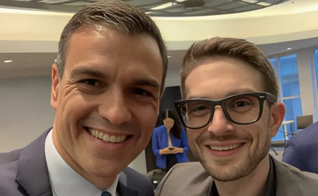 Глобальное одобрение: наследник империи Сороса ставит Санчеса в пример миру