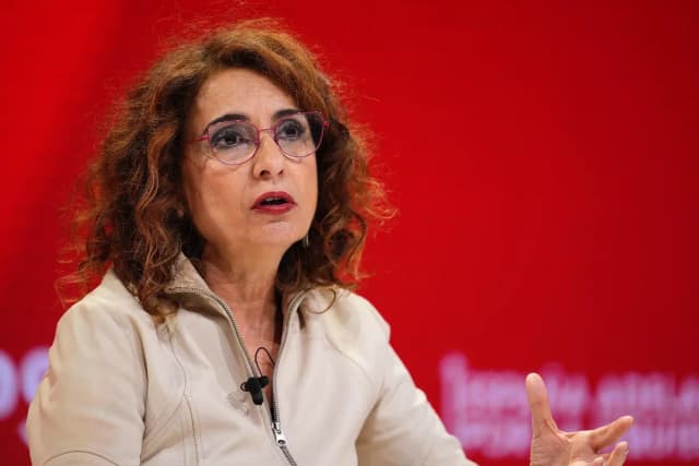 Минфин отправил 360 сотрудников на борьбу с преступниками без пистолетов и брони