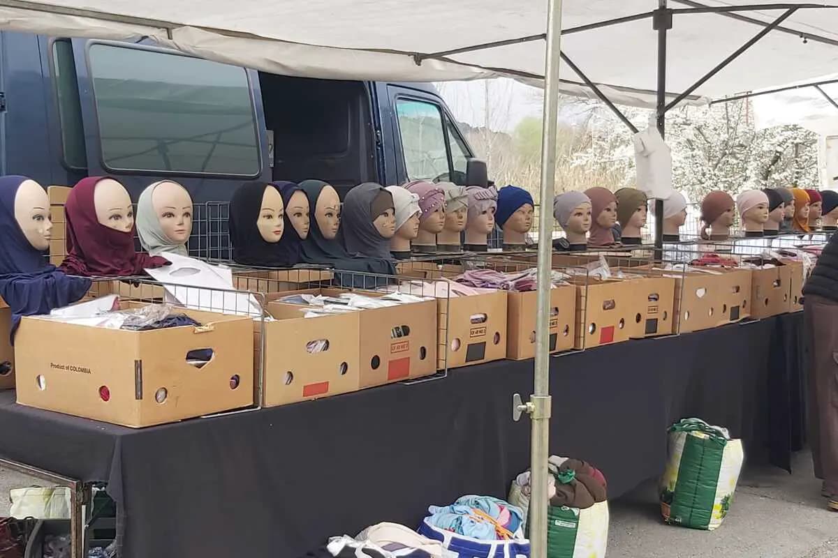 Исламизация Каталонии набирает обороты: на рынке Девеса хиджабы соседствуют с фруктами и овощами