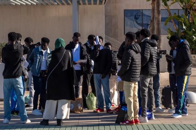 Правительство Санчеса скрывает данные: 3,4 миллиона рецептов для лиц без определённой страны рождения