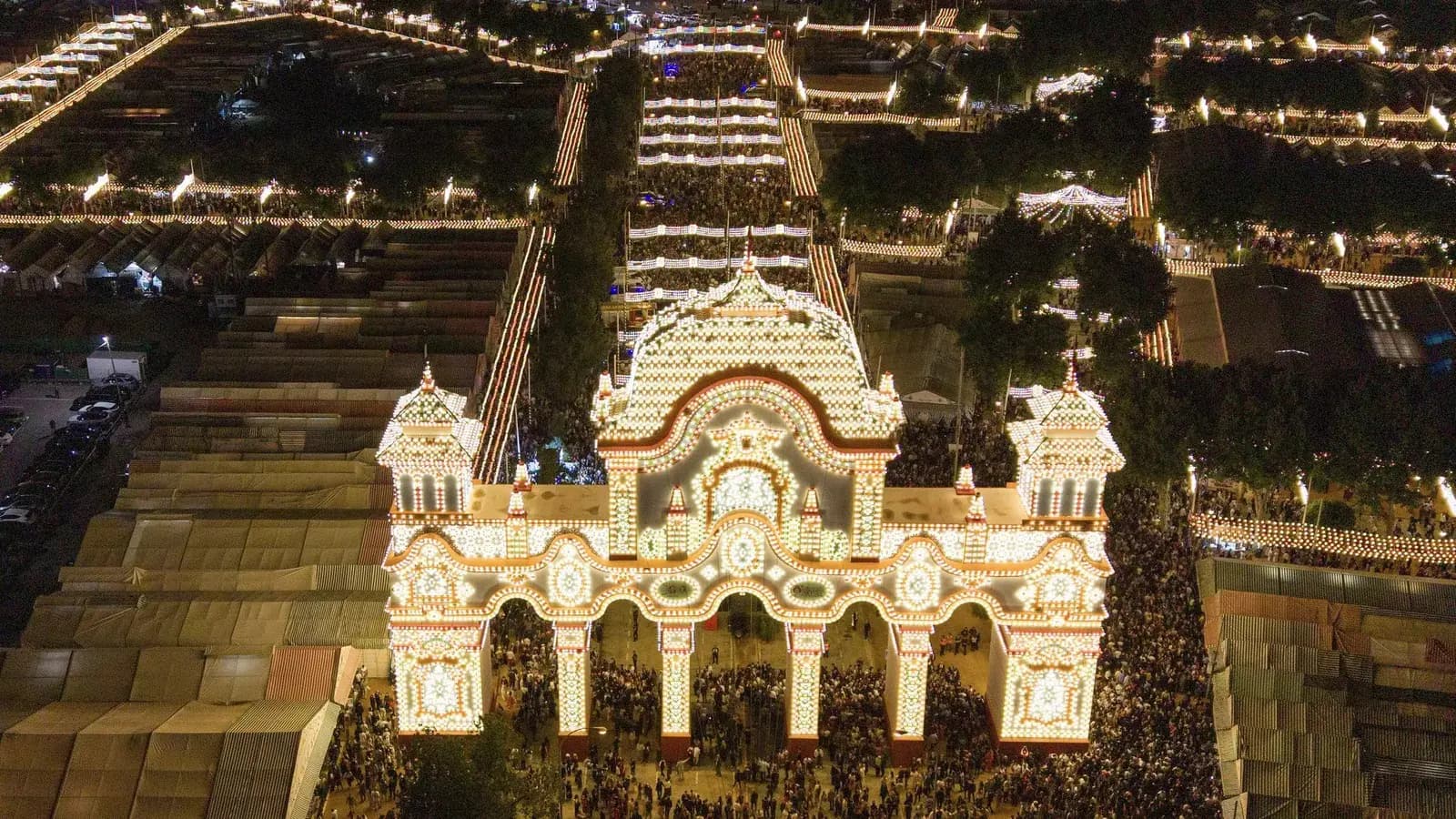 28 000 ламп зажглись над Севильей