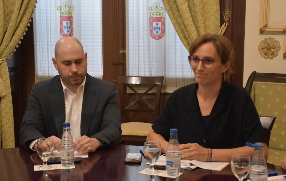 Министр здравоохранения освистана, но продолжает отрицать проблемы